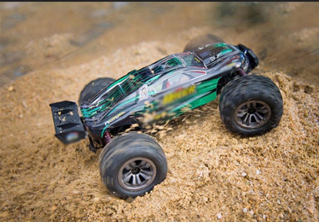 XINLEHONG T0YS 9136 RC CAR green